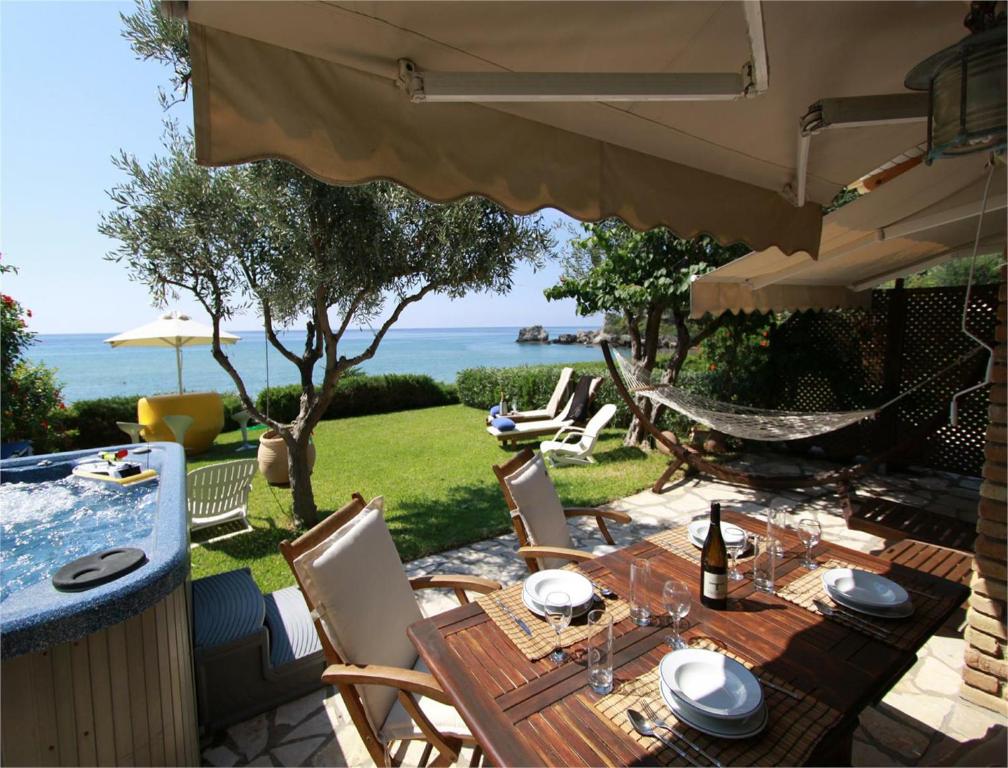 Beachfront House 13 ,Glyfada room 1