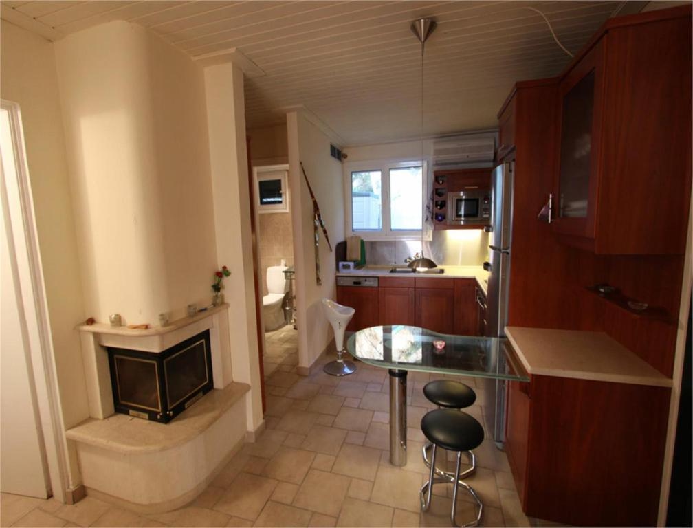 Beachfront House 13 ,Glyfada room 3